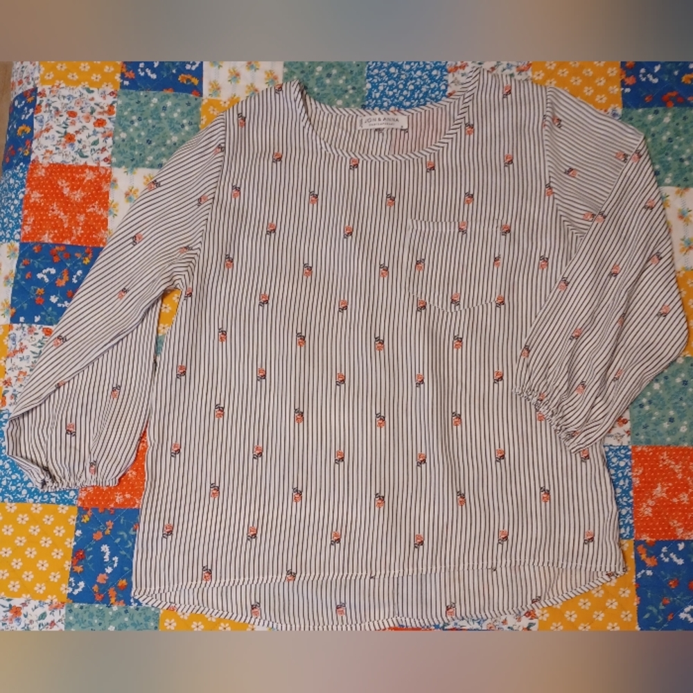JON & ANNA blouse in perfect condition. Size S